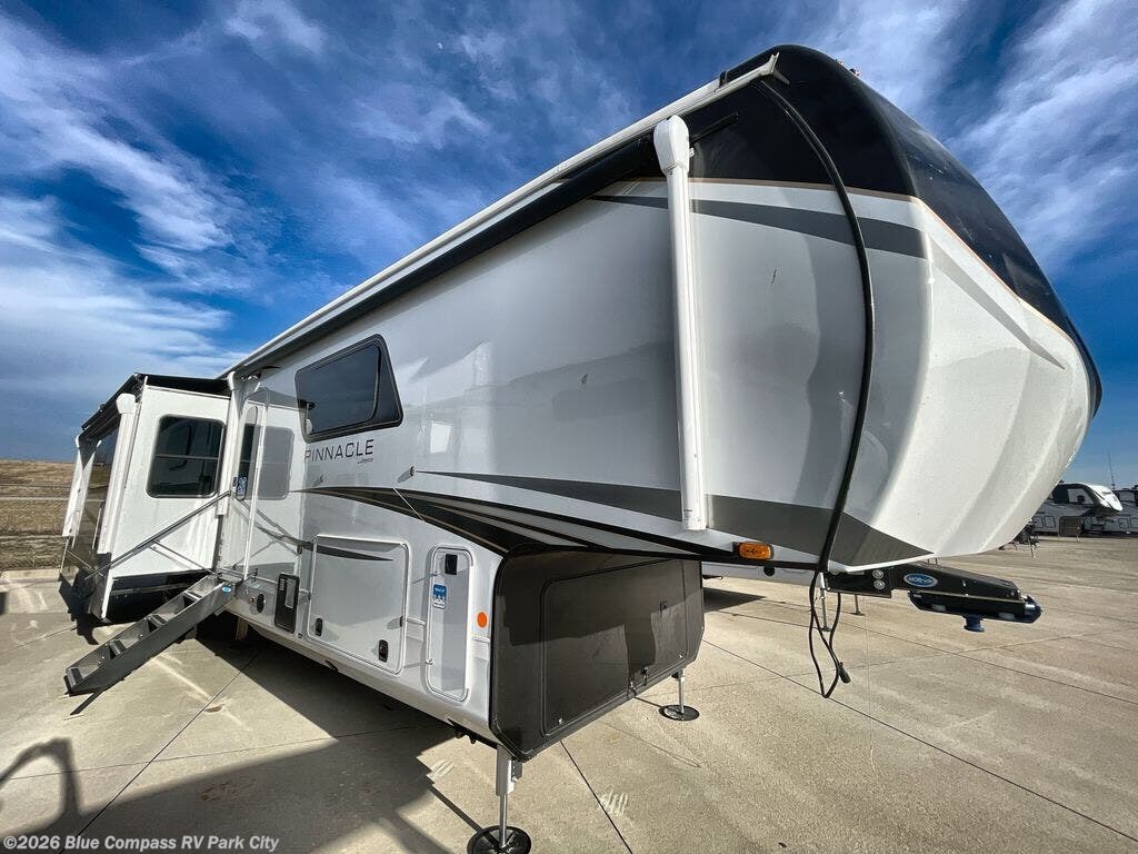 New 2025 Jayco Pinnacle 38FBRK available in Park City, Kansas