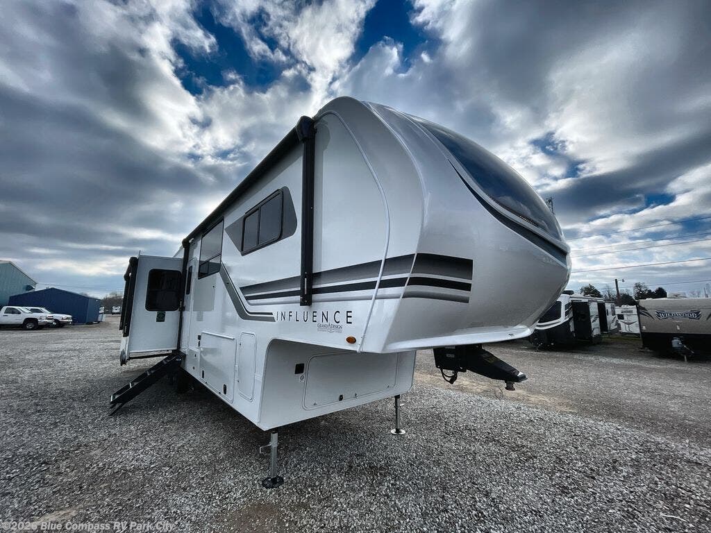 New 2025 Grand Design Influence 3203GK available in Park City, Kansas