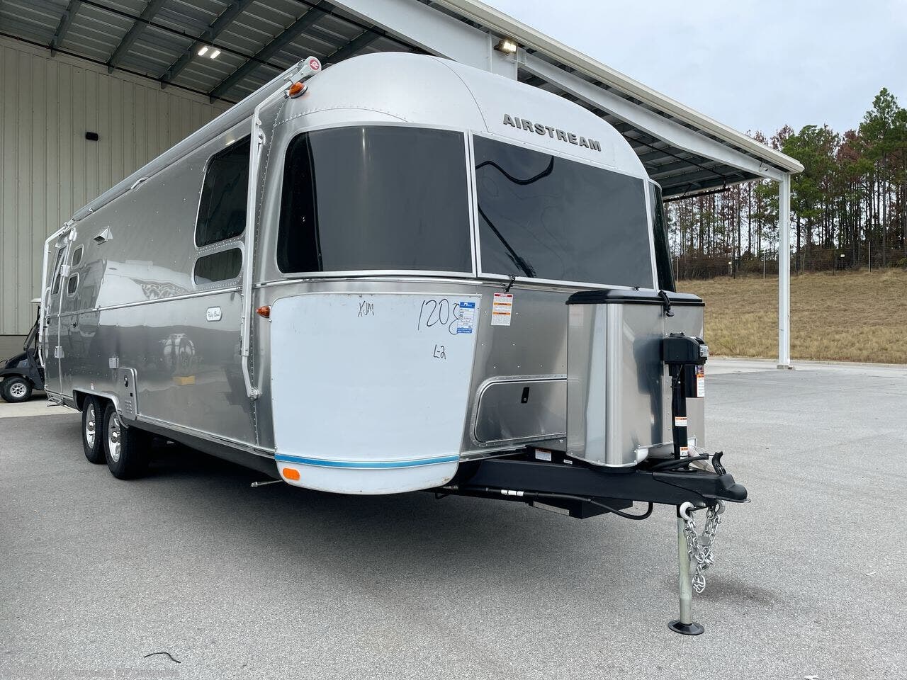 New 2025 Airstream Flying Cloud 27FB available in Lexington, South Carolina