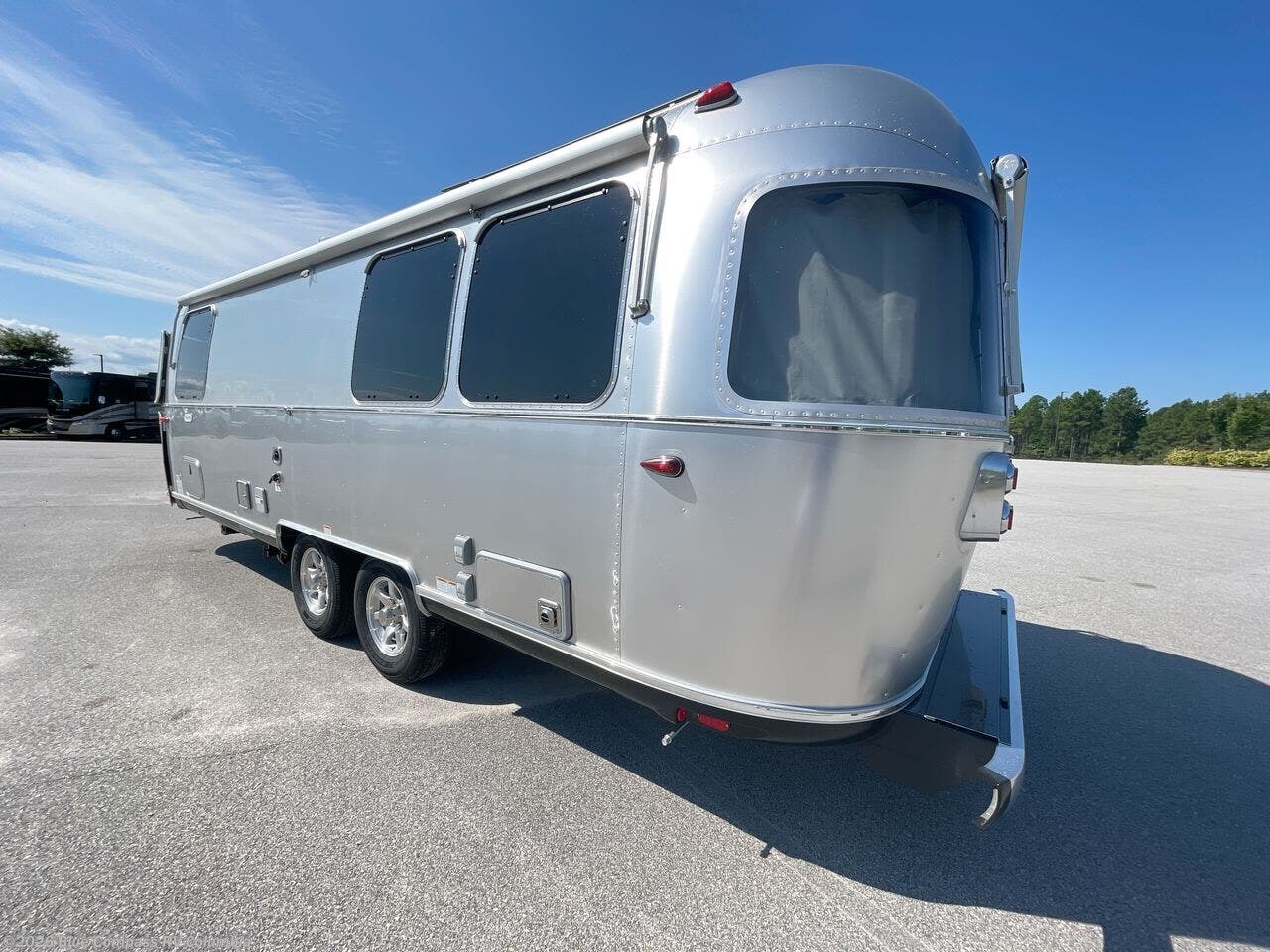 New 2026 Airstream Flying Cloud 25FB Twin available in Lexington, South Carolina