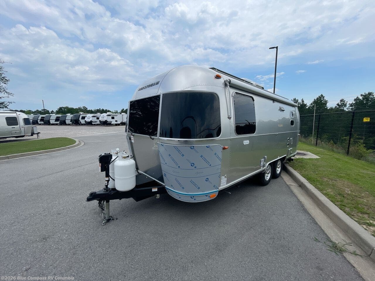 New 2026 Airstream Flying Cloud 23FB available in Lexington, South Carolina