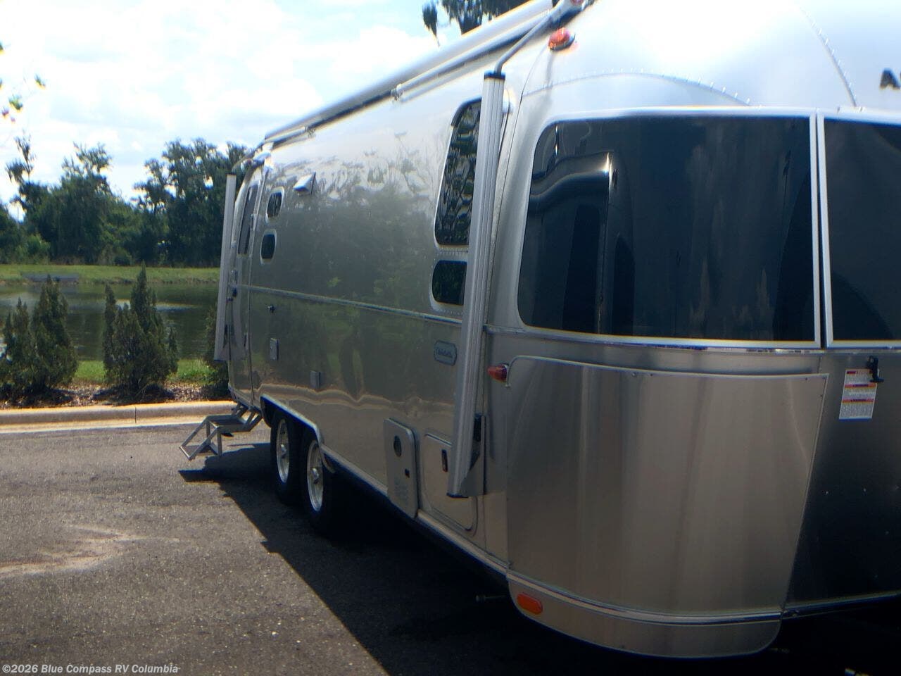New 2027 Airstream Globetrotter 27FB available in Lexington, South Carolina