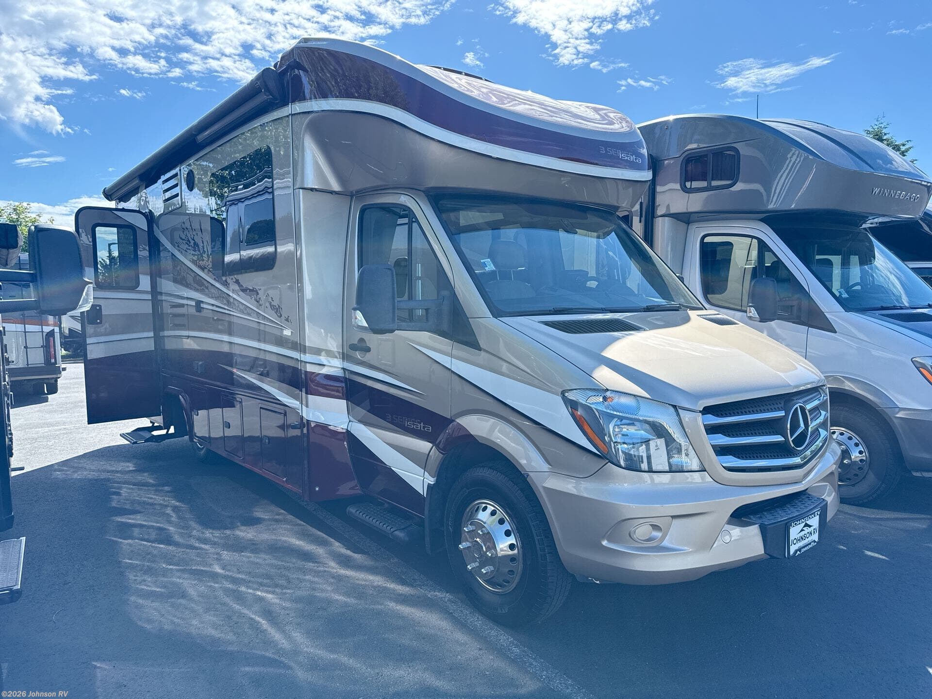 Used 2020 Dynamax Corp  ISATA 24RB available in Sandy, Oregon