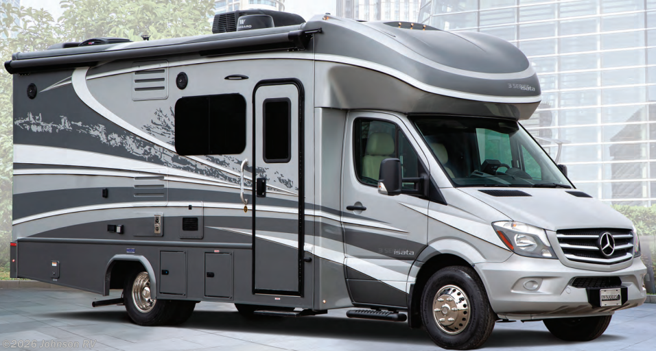Used 2020 Dynamax Corp  ISATA 24RB available in Sandy, Oregon