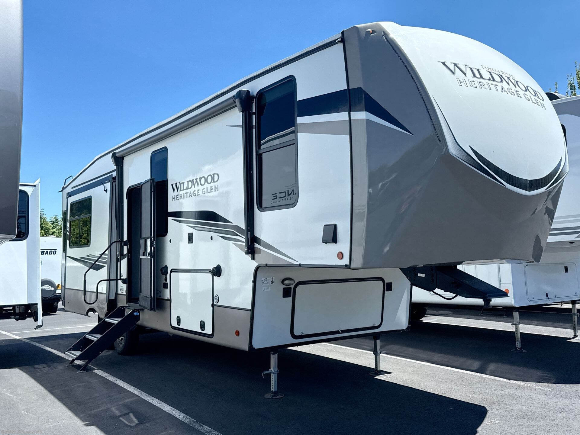 Used 2022 Forest River Wildwood HERITAGE GLENN 286RL available in Sandy, Oregon