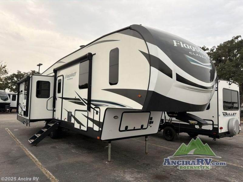 Used 2022 Forest River Flagstaff Classic 8529CSB available in Boerne, Texas