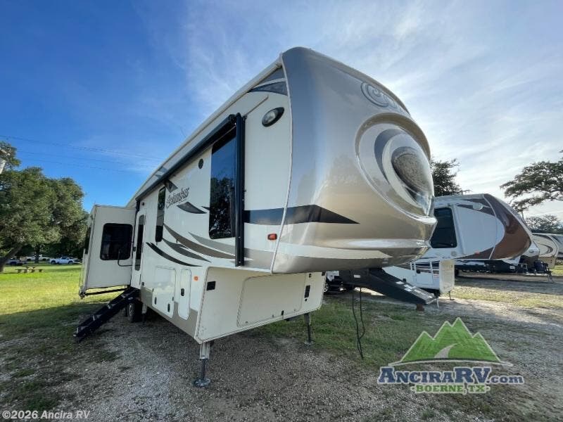 Used 2019 Palomino Columbus F329DV available in Boerne, Texas