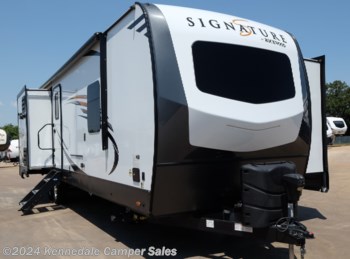 Used 2020 Forest River Rockwood Signature Ultra Lite 8327SB available in Kennedale, Texas
