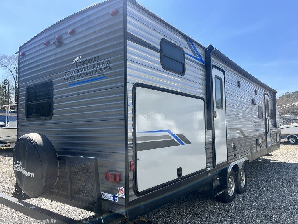 Used 2022 Coachmen Catalina Legacy Series M-323 BHDSCK available in Ashland, Virginia