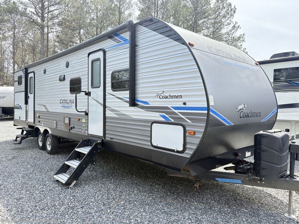 Used 2022 Coachmen Catalina Legacy Series M-323 BHDSCK available in Ashland, Virginia