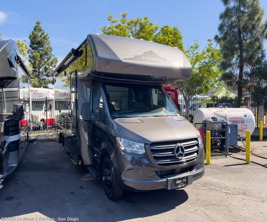 Used 2025 Dynamax Corp  ISATA 24FWM available in San Diego, California