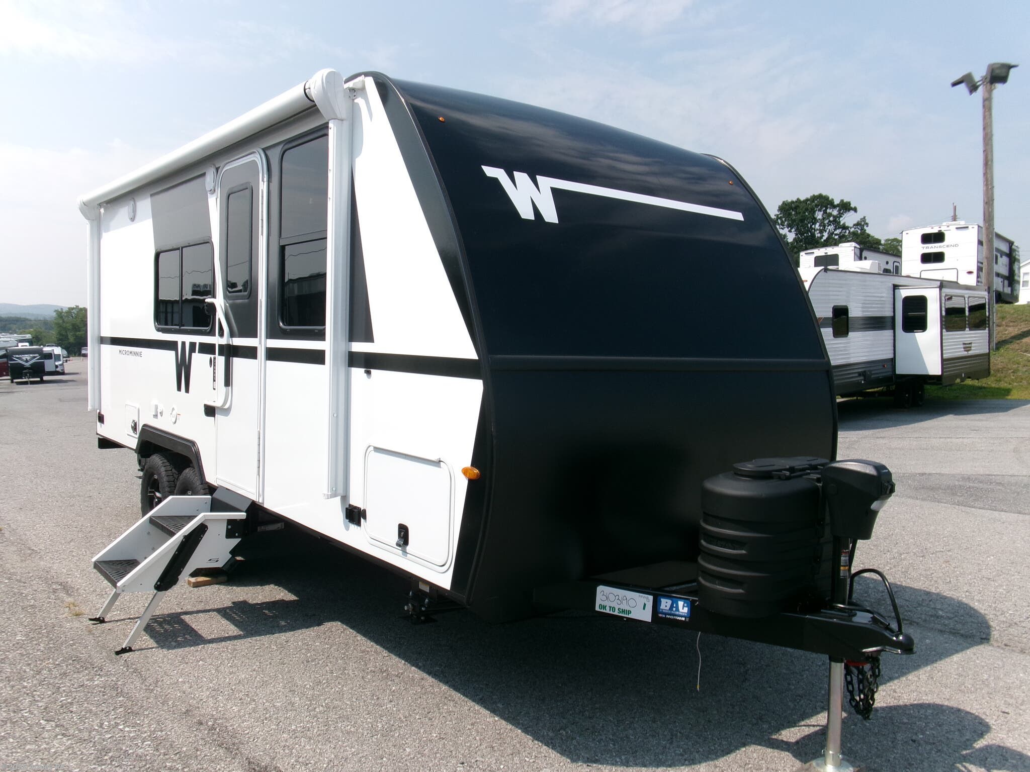 New 2026 Winnebago Micro Minnie 2108DS available in Duncansville, Pennsylvania