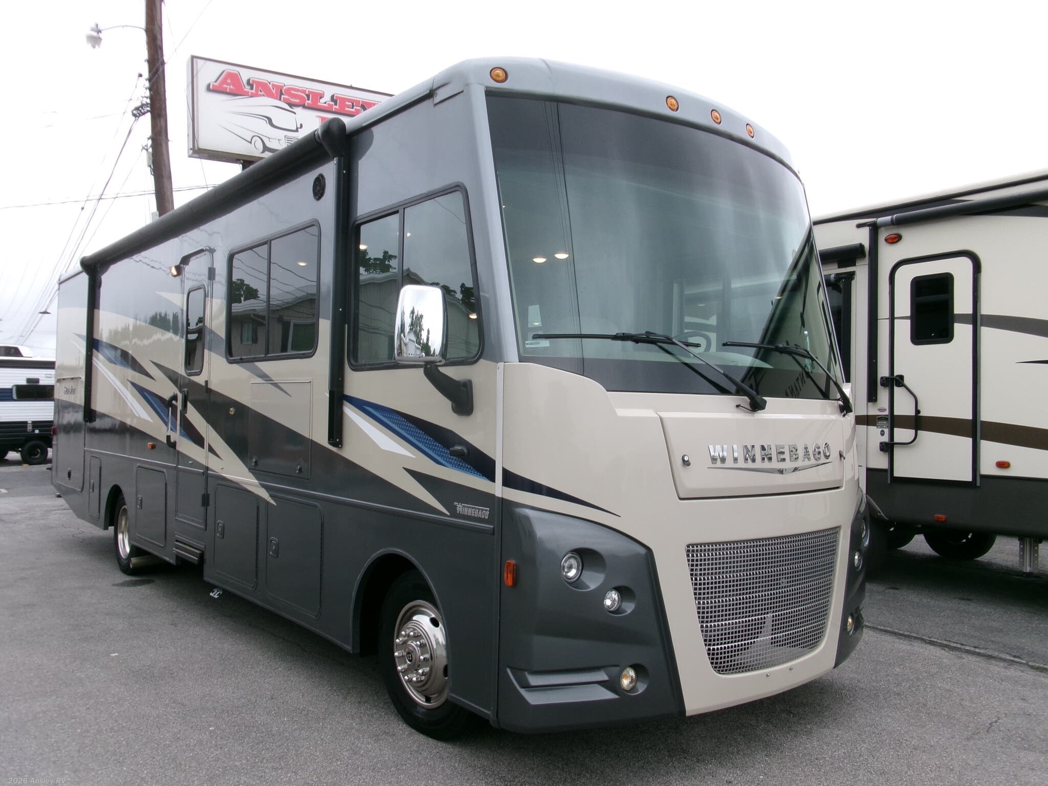 Used 2022 Winnebago Sunstar 31B available in Duncansville, Pennsylvania
