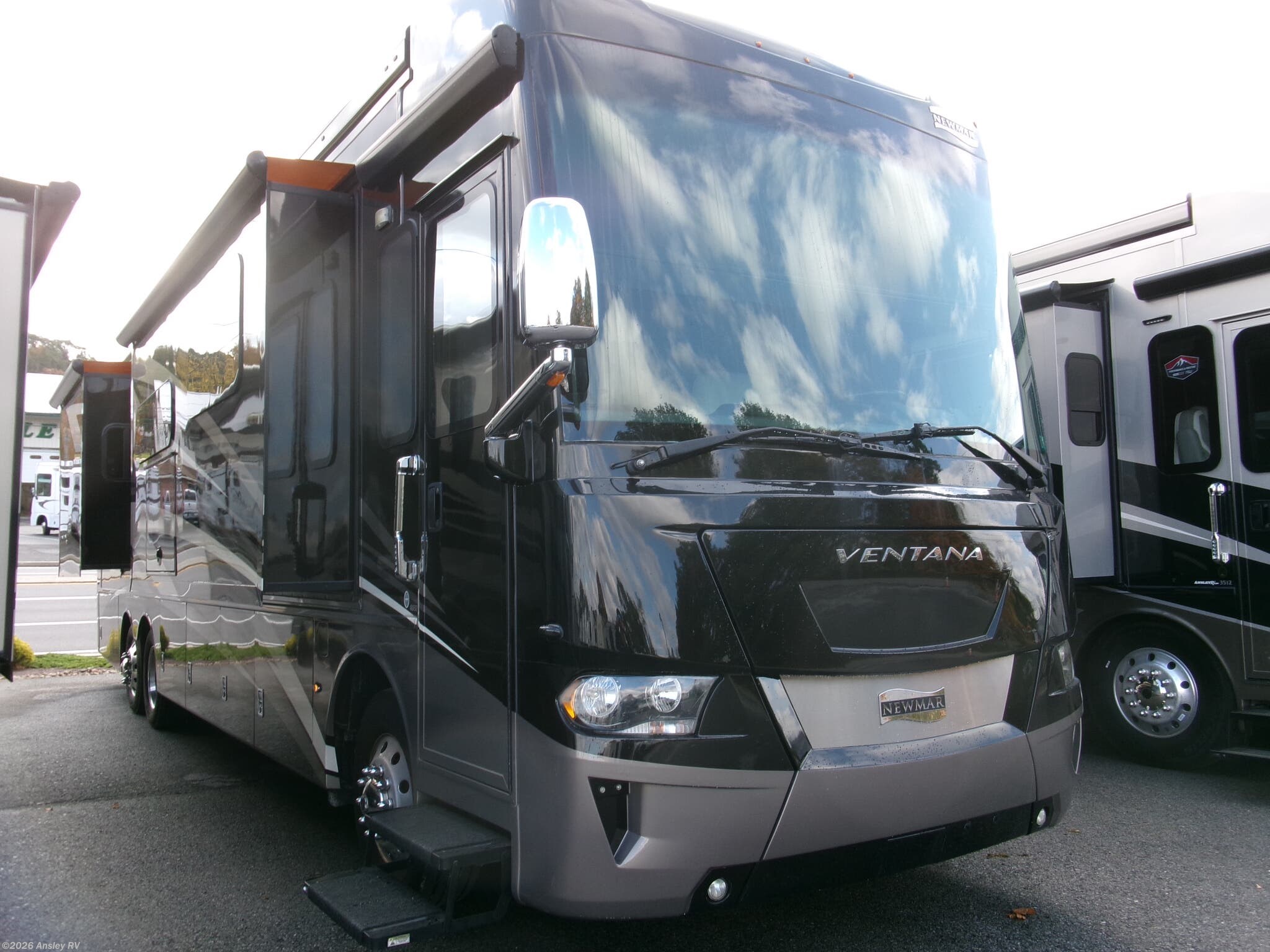 Used 2020 Newmar Ventana 4037 available in Duncansville, Pennsylvania