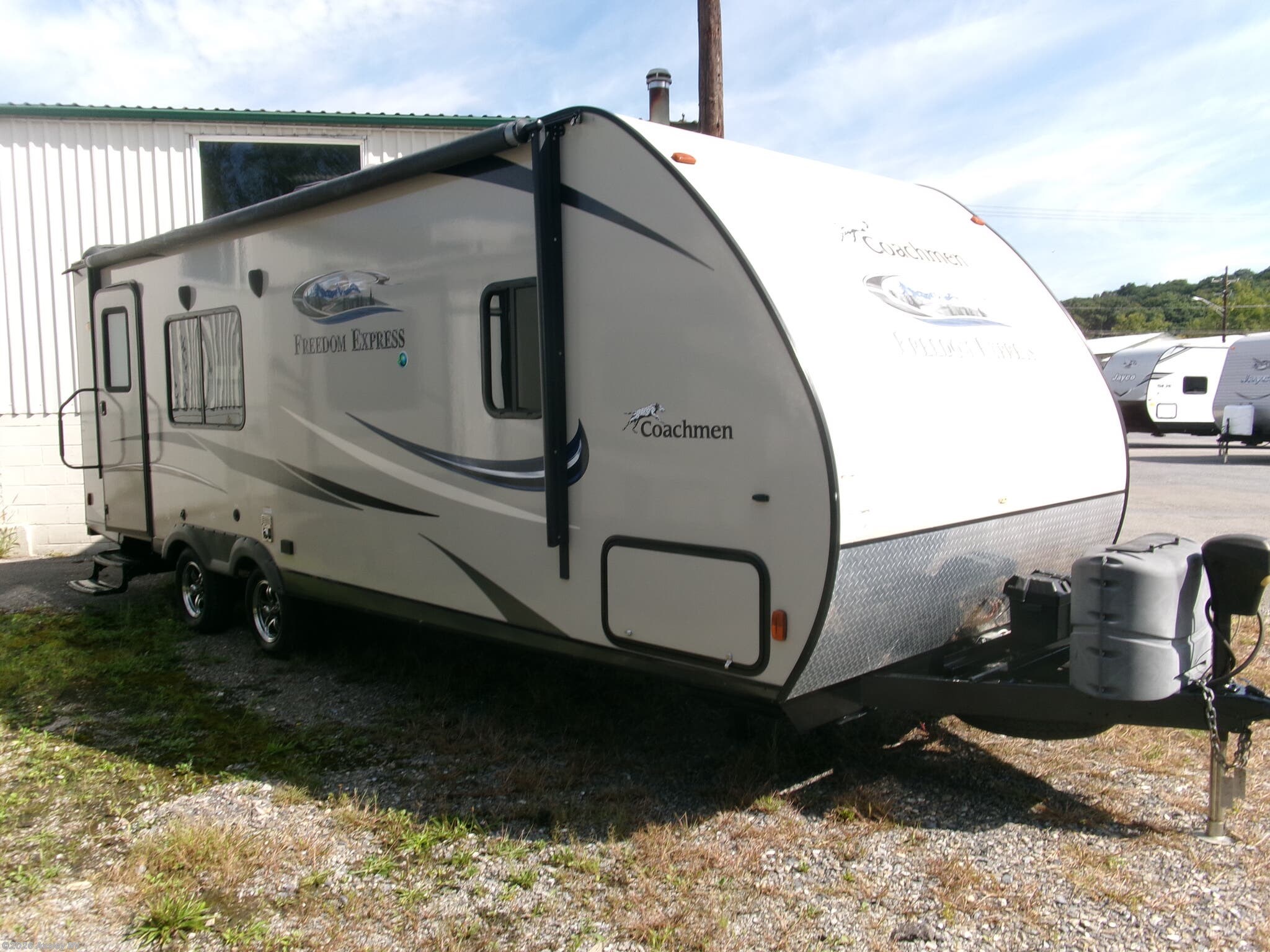 Used 2015  Coachmen Freedom Express Ultra Lite 246 RKS by Coachmen from Ansley RV in Duncansville, PA