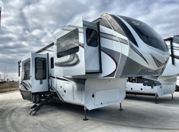 New 2022 Grand Design Solitude 380FL-R available in Sanger, Texas