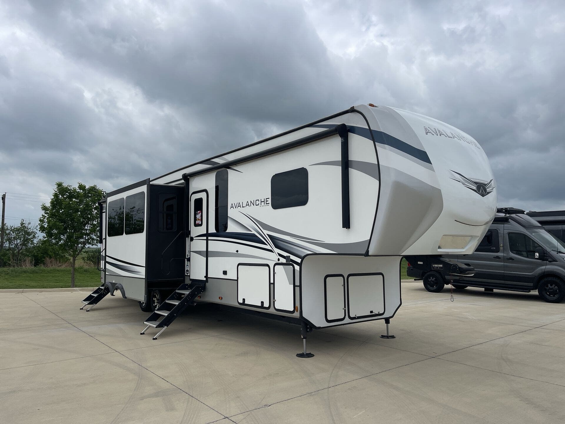 Used 2022 Keystone Avalanche 378BH available in Sanger, Texas
