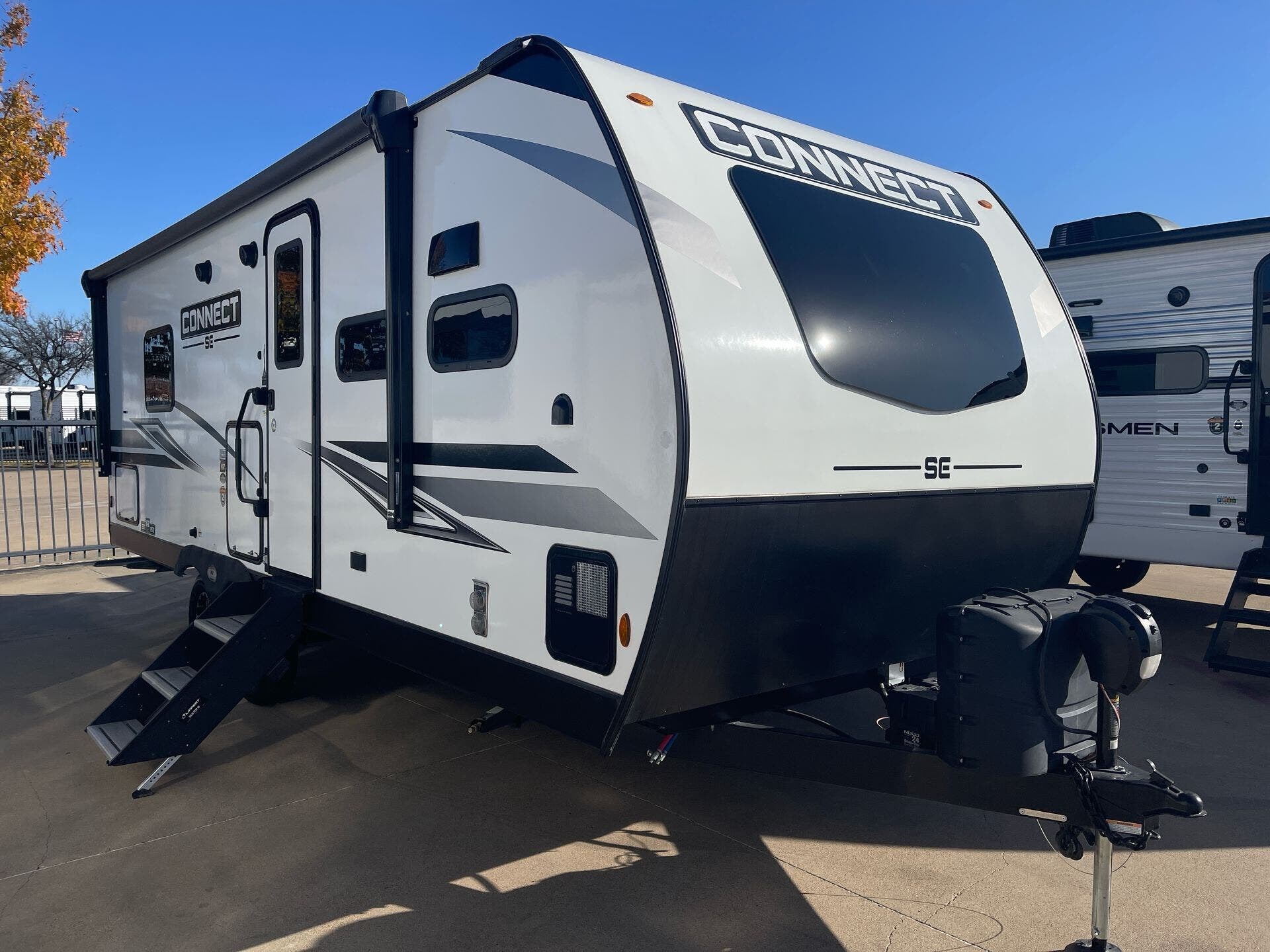 Used 2023 K-Z Connect SE 221FKJC available in Fort Worth, Texas