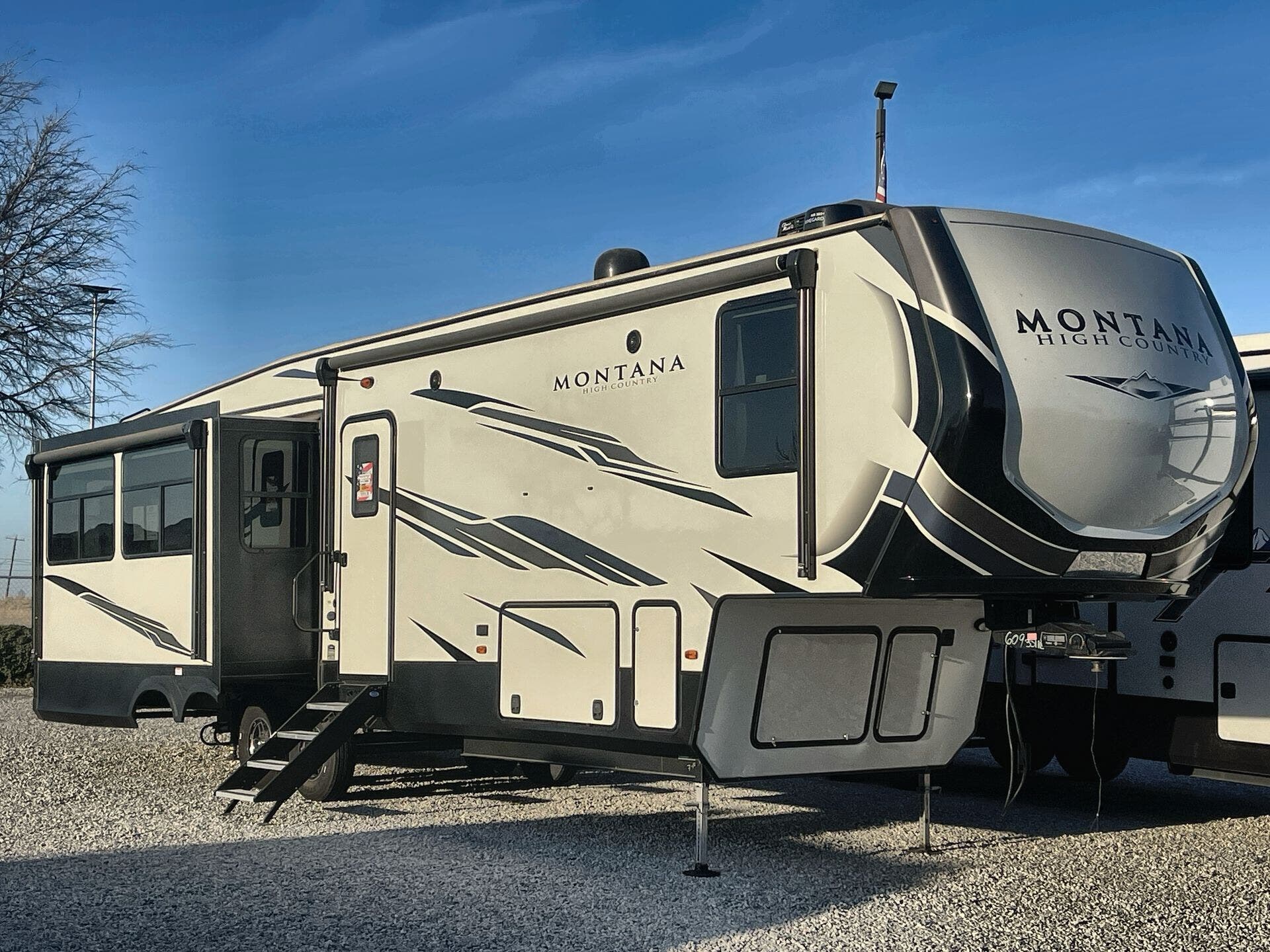 Used 2021 Keystone Montana 331RL available in Fort Worth, Texas