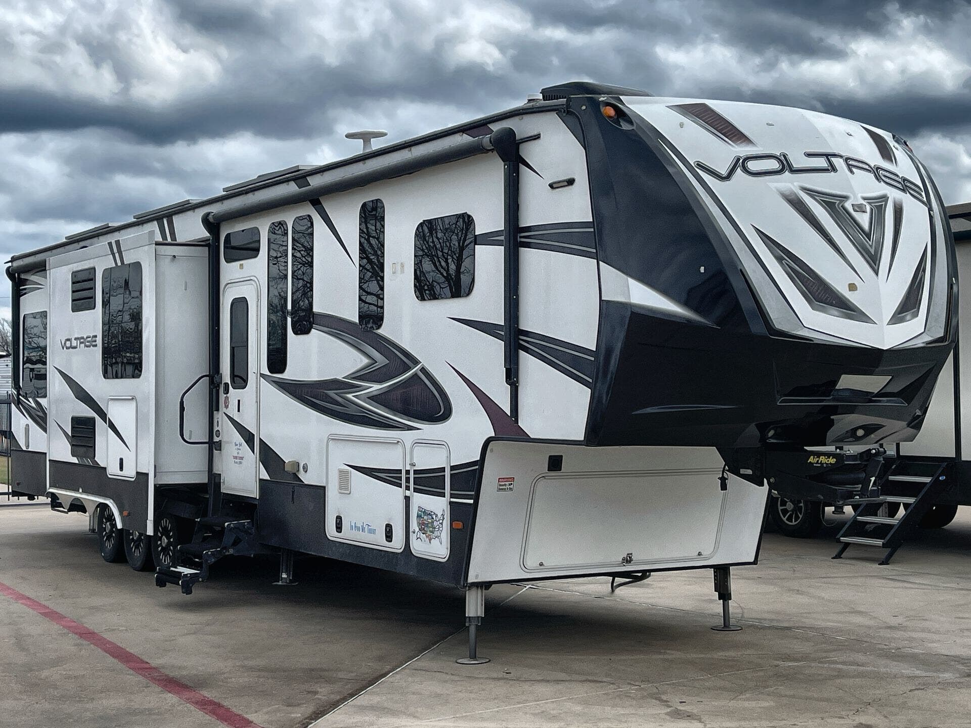 Used 2016 Dutchmen Voltage 3970 available in Fort Worth, Texas