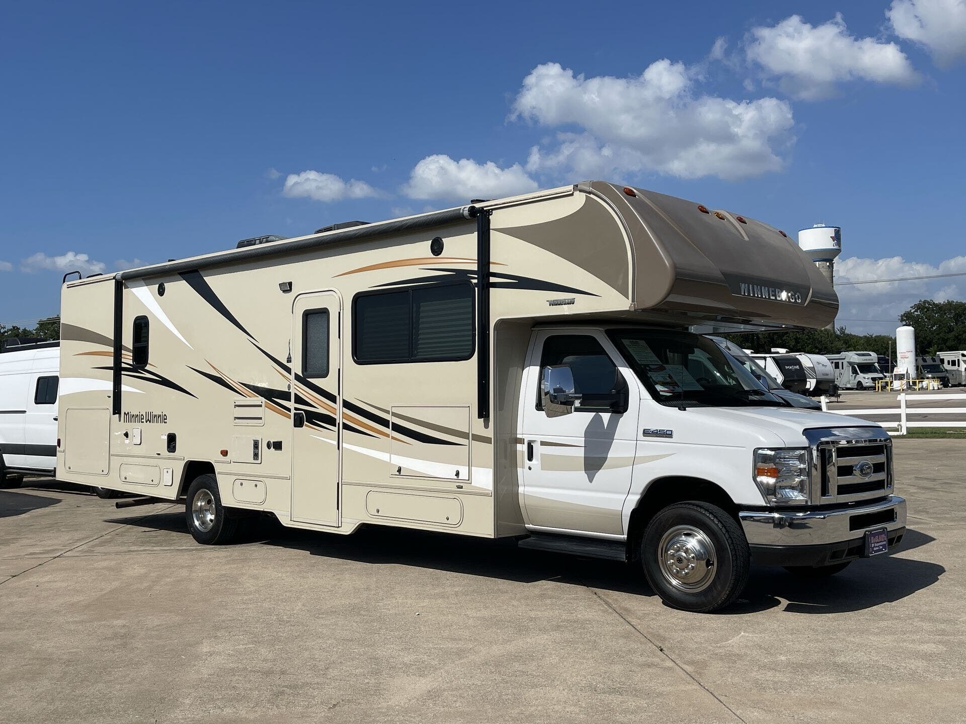 Used 2018 Winnebago Minnie Winnie 31G available in Corinth, Texas