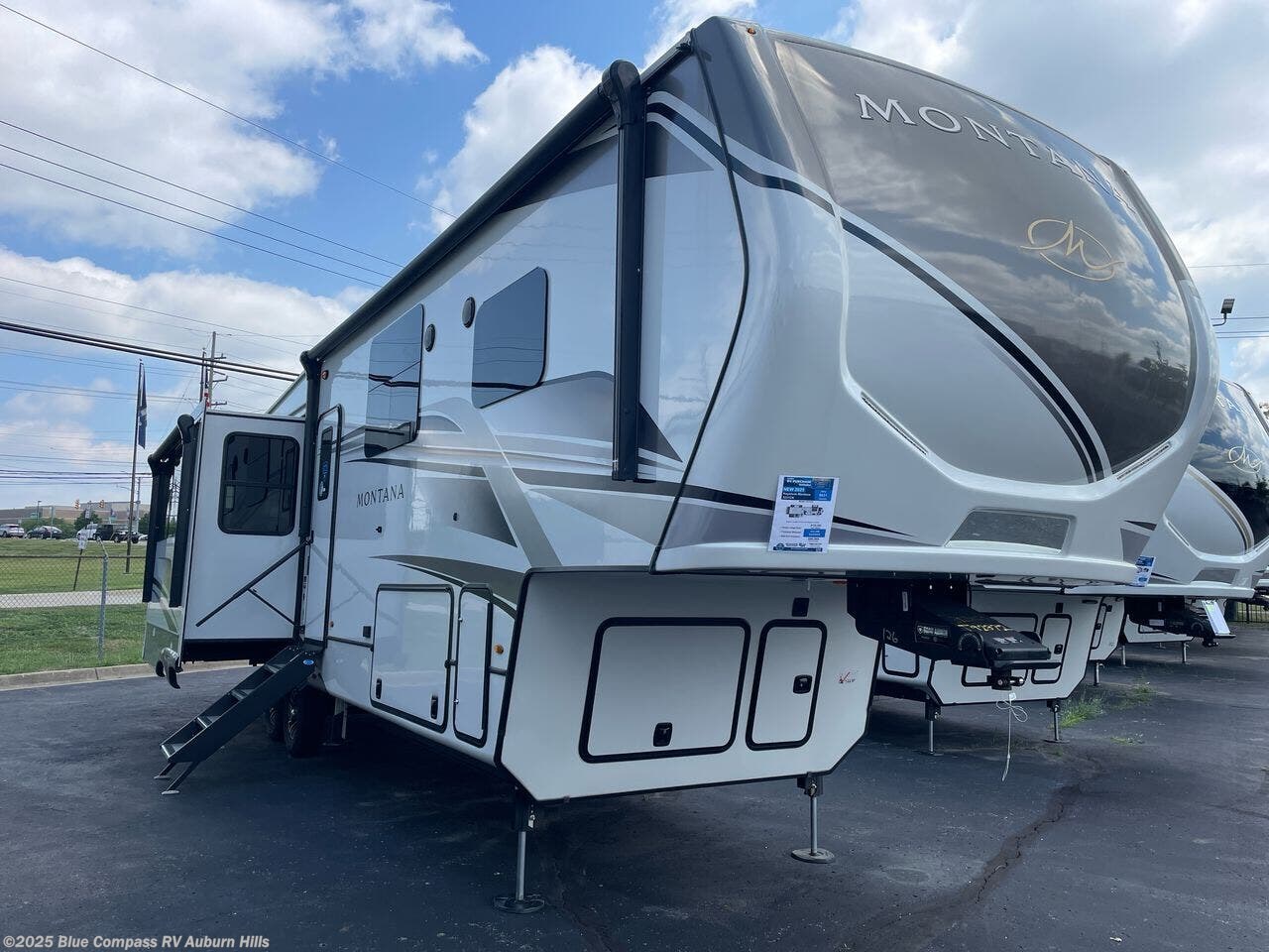New 2025 Keystone Montana 3231CK available in Auburn Hills, Michigan