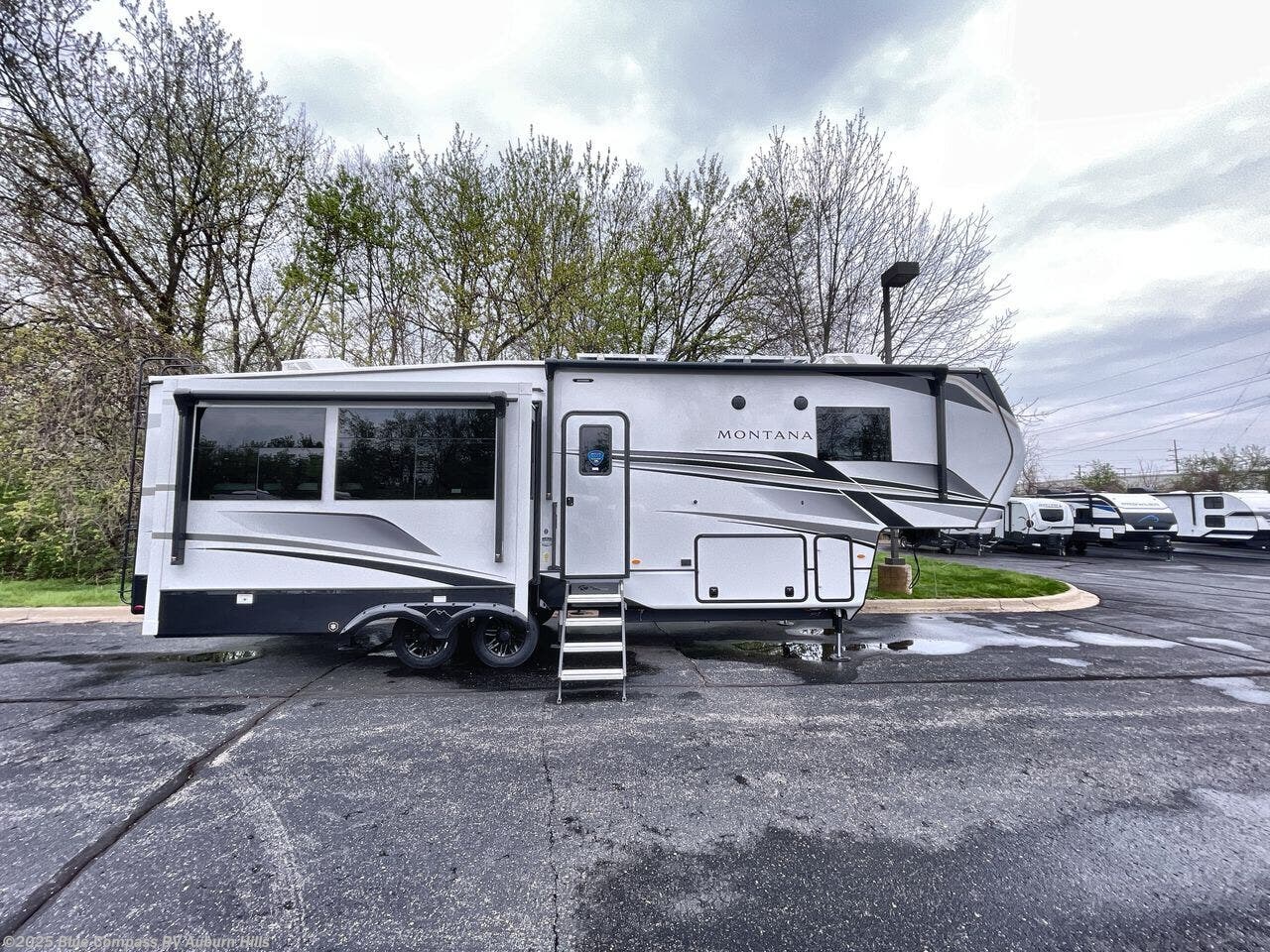 New 2025 Keystone Montana 3123RL available in Auburn Hills, Michigan