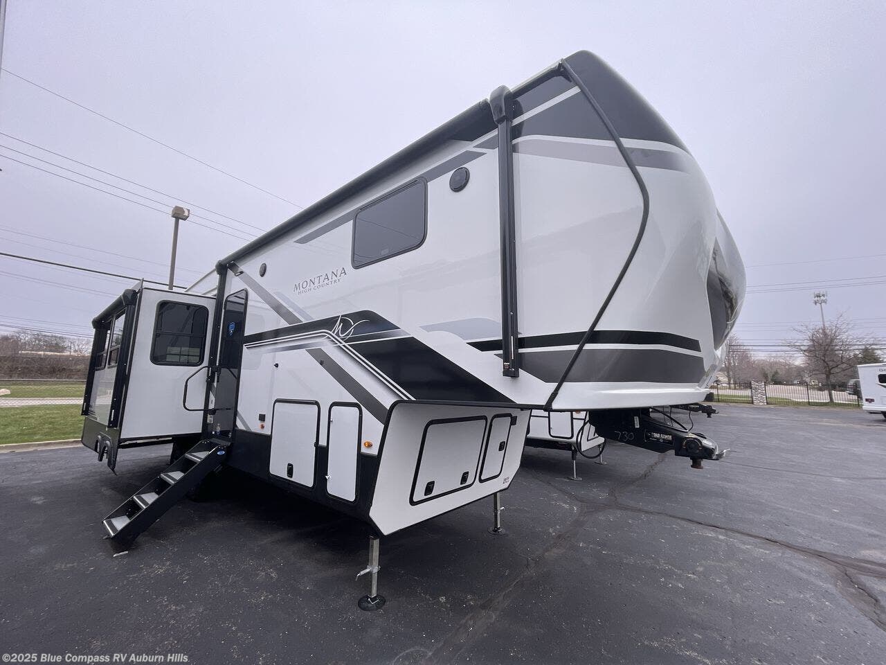New 2025 Keystone Montana High Country 295RL available in Auburn Hills, Michigan