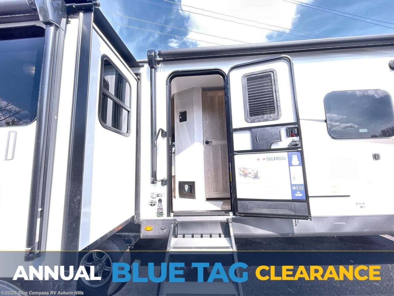 New 2025 Forest River Rockwood Ultra Lite 2906BS available in Auburn Hills, Michigan