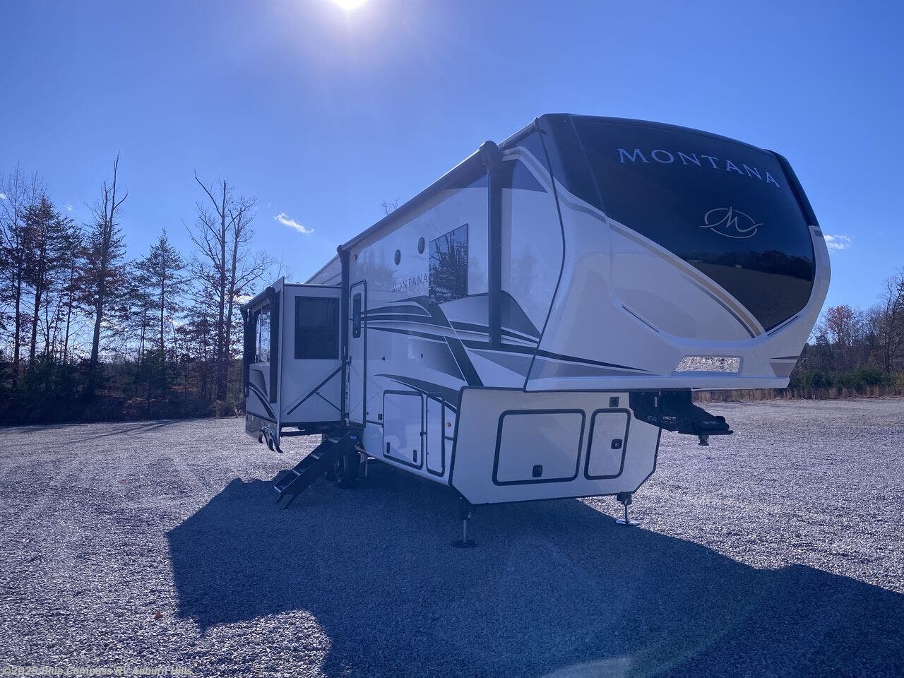 New 2025 Keystone Montana 3123RL available in Auburn Hills, Michigan