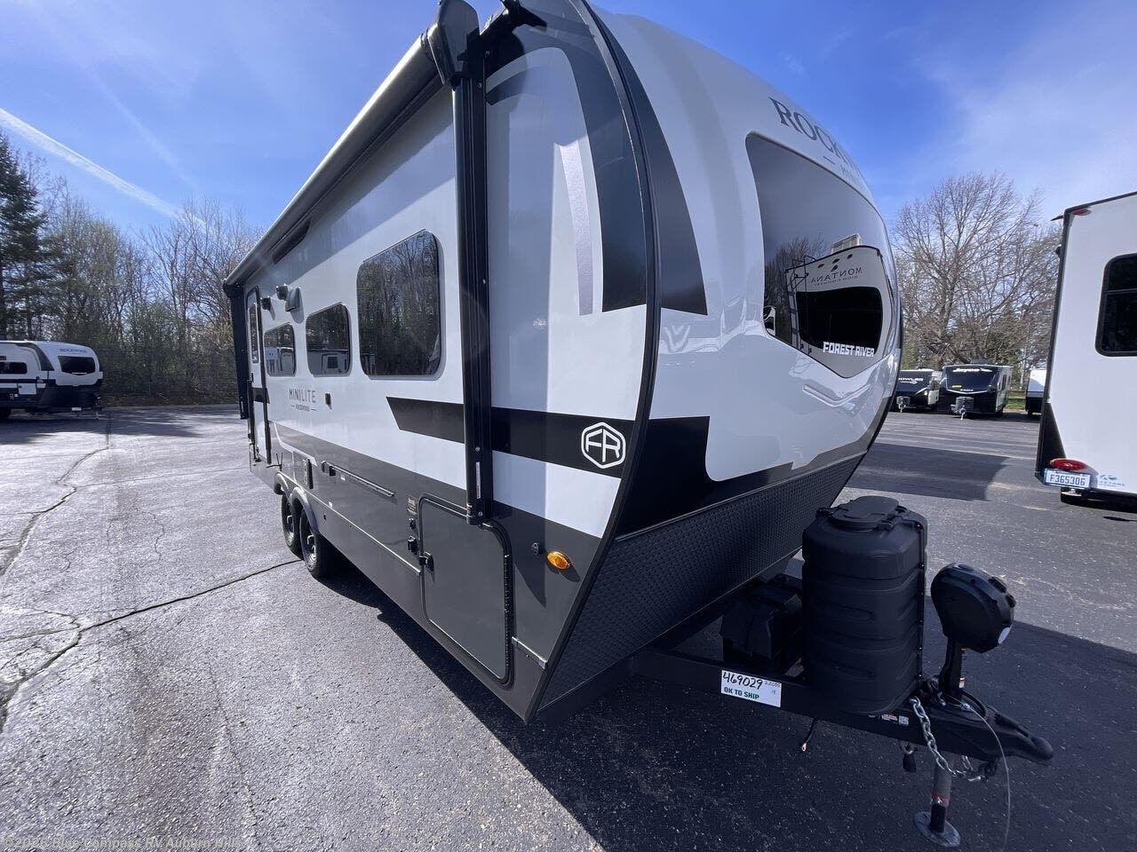 New 2026 Forest River Rockwood Mini Lite 2205S available in Auburn Hills, Michigan