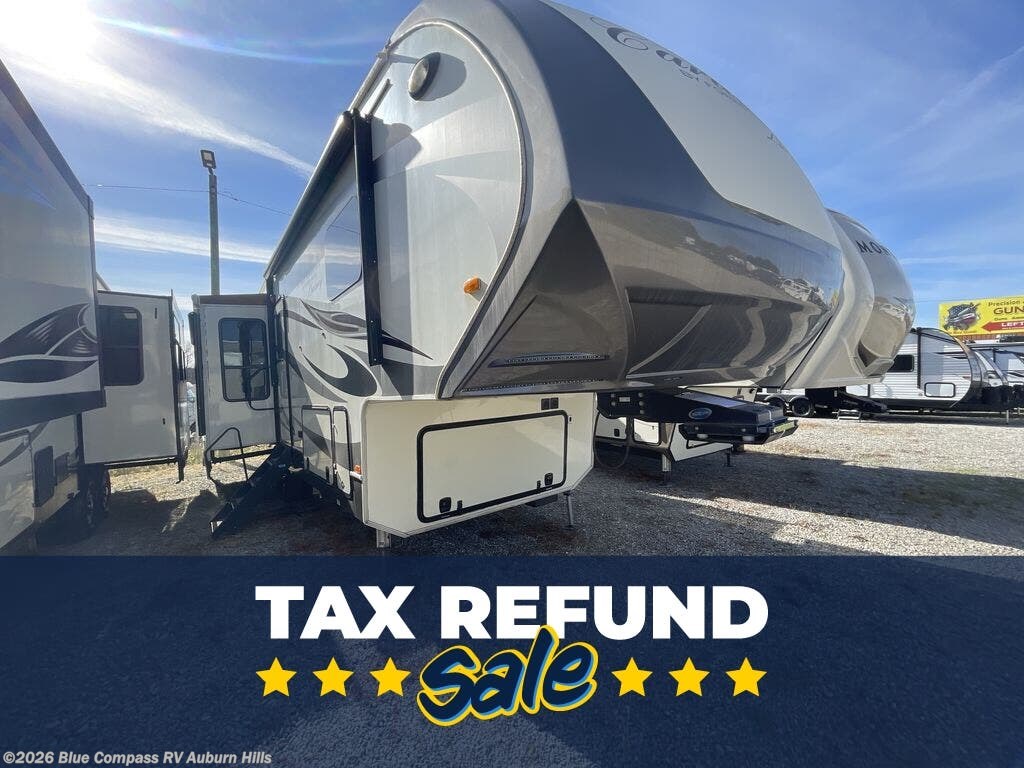 Used 2018 Forest River Cardinal 3350RL available in Auburn Hills, Michigan