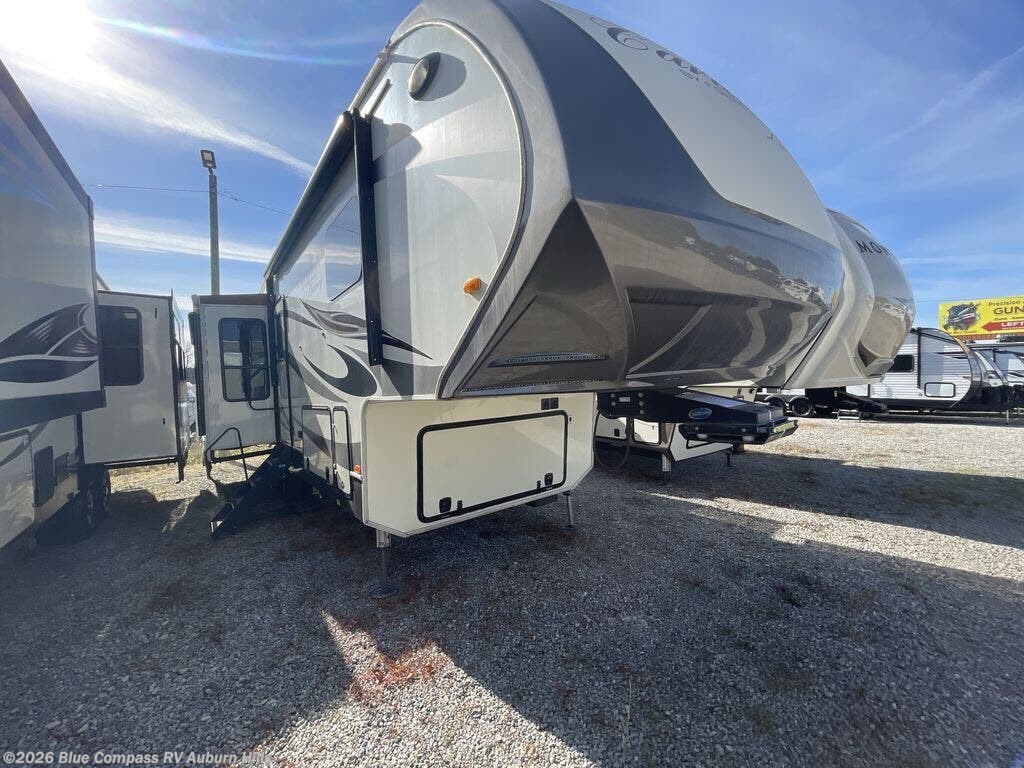 Used 2018 Forest River Cardinal 3350RL available in Auburn Hills, Michigan