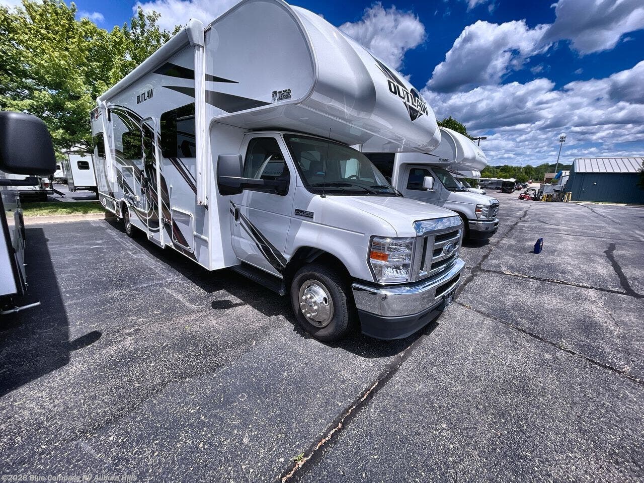 Used 2023 Thor Motor Coach Outlaw 29J available in Auburn Hills, Michigan