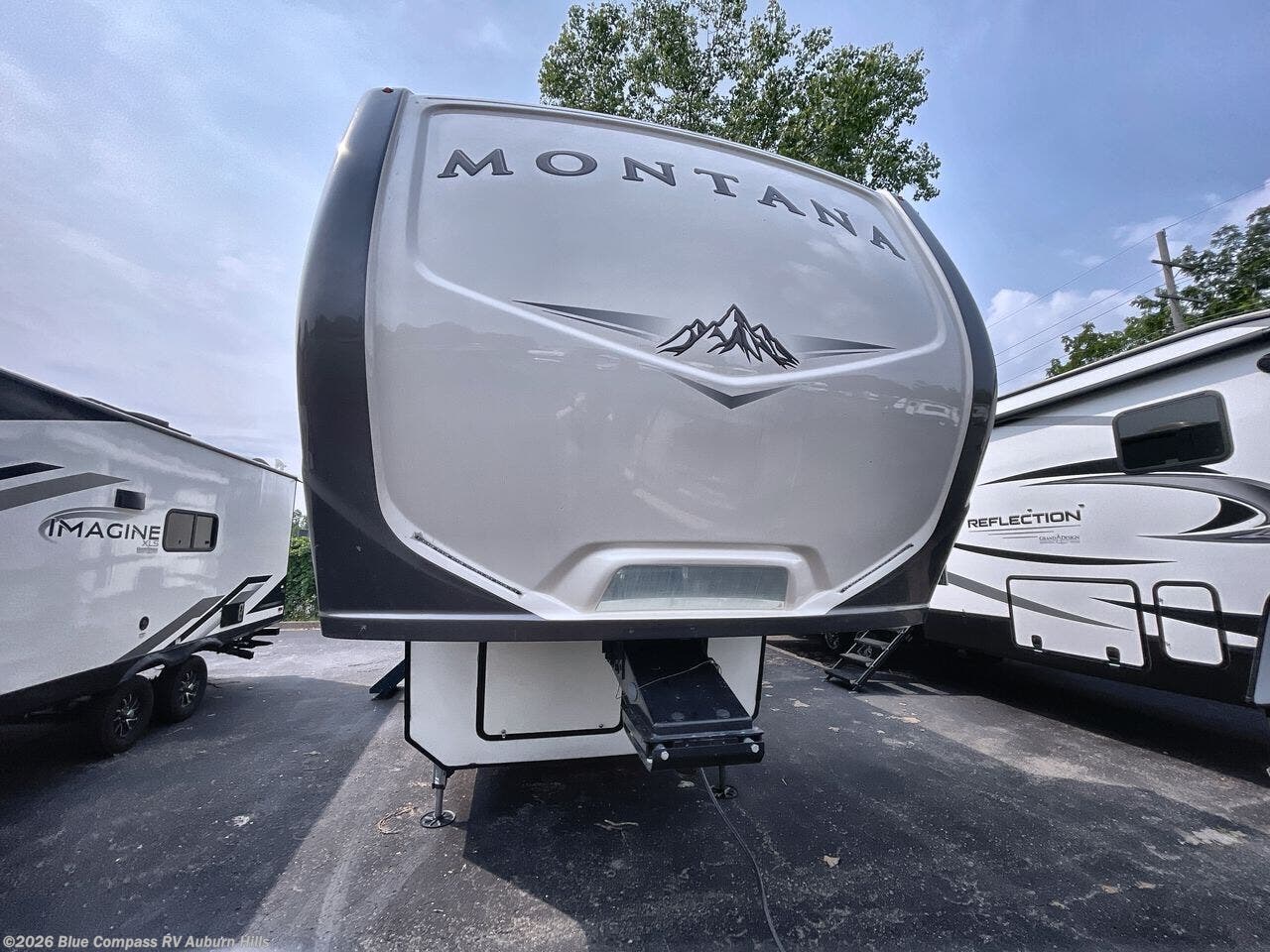 Used 2018 Keystone Montana 3160RL available in Auburn Hills, Michigan