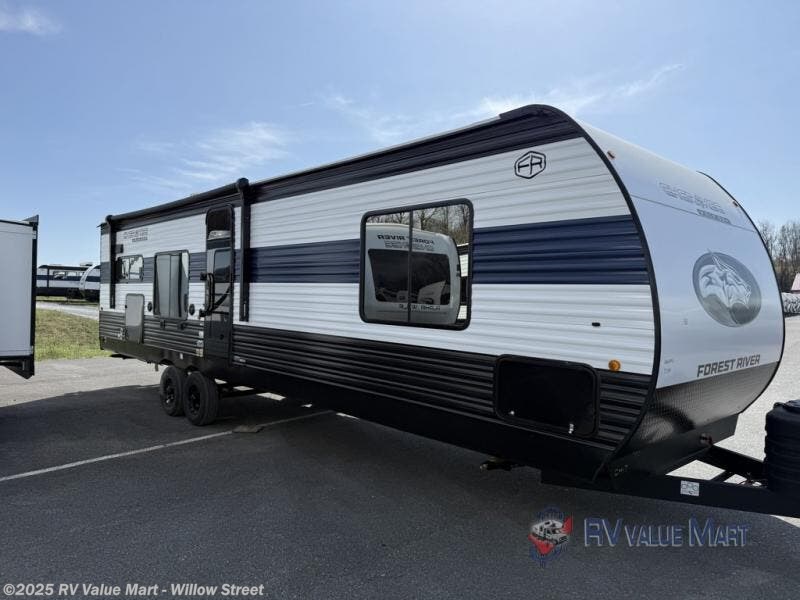 New 2025 Forest River Cherokee Wolf Den 271RK available in Willow Street, Pennsylvania