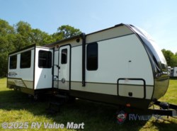 Used 2019 Cruiser RV Radiance Ultra Lite 32BH available in Willow Street, Pennsylvania