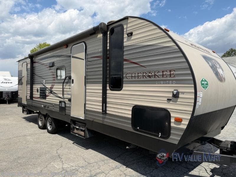 Used 2016 Forest River Cherokee 274DBH available in Willow Street, Pennsylvania