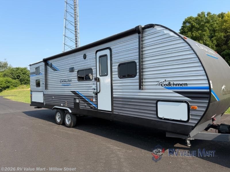 Used 2022 Coachmen Catalina Legacy 293QBCK available in Willow Street, Pennsylvania