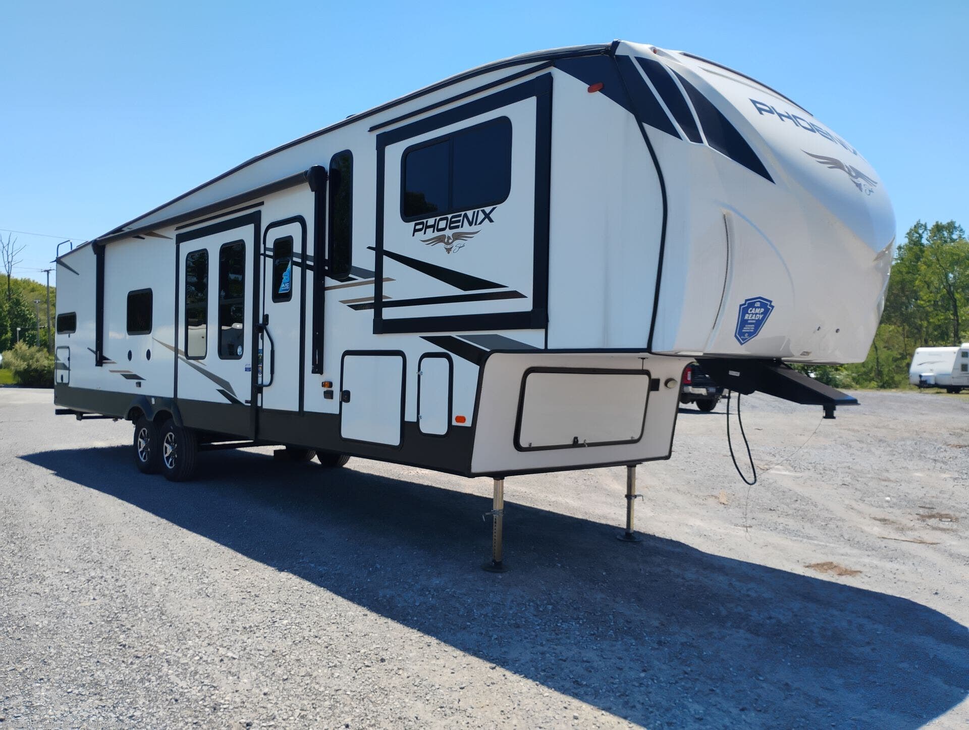 Used 2024 Shasta Phoenix 334FL available in Willow Street, Pennsylvania