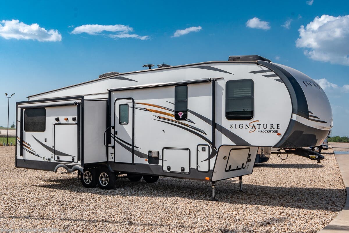 Used 2020 Forest River Rockwood Signature 8290BS available in Alvarado, Texas