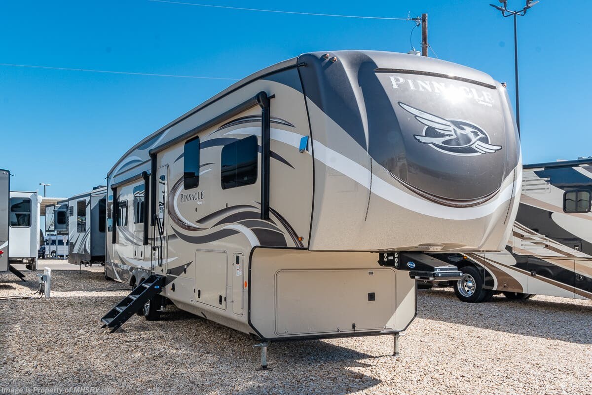 Used 2020 Jayco Pinnacle 36KPTS available in Alvarado, Texas
