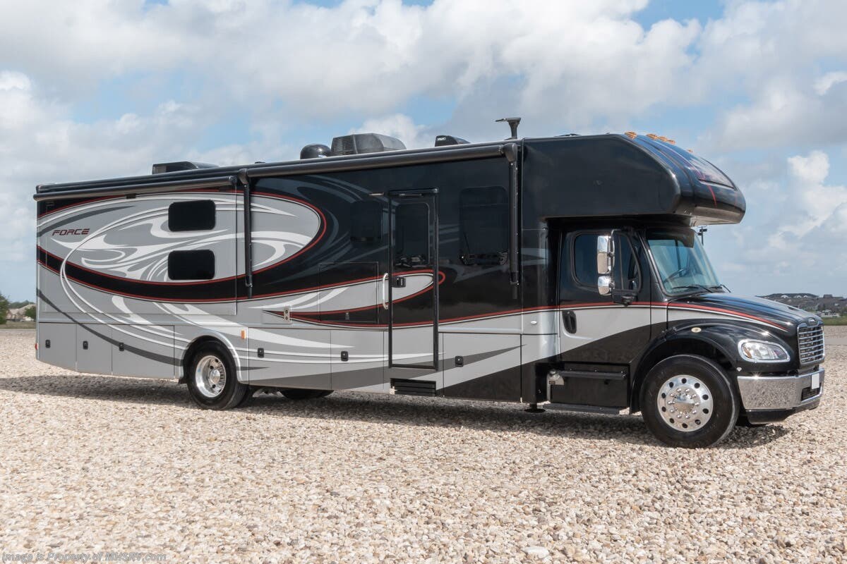 Used 2015 Dynamax Corp Force 37BH available in Alvarado, Texas
