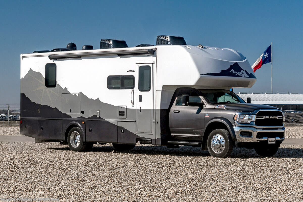 Used 2024 Dynamax Corp Isata 5 Series 30FW available in Alvarado, Texas