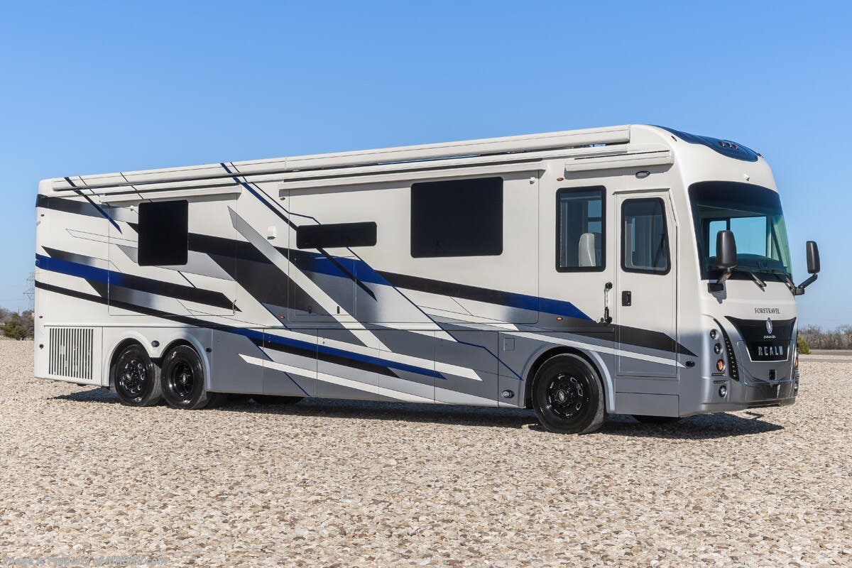 New 2026 Foretravel Realm Presidential Luxury Villa Master Suite (LVMS) Bath & 1/2 available in Alvarado, Texas