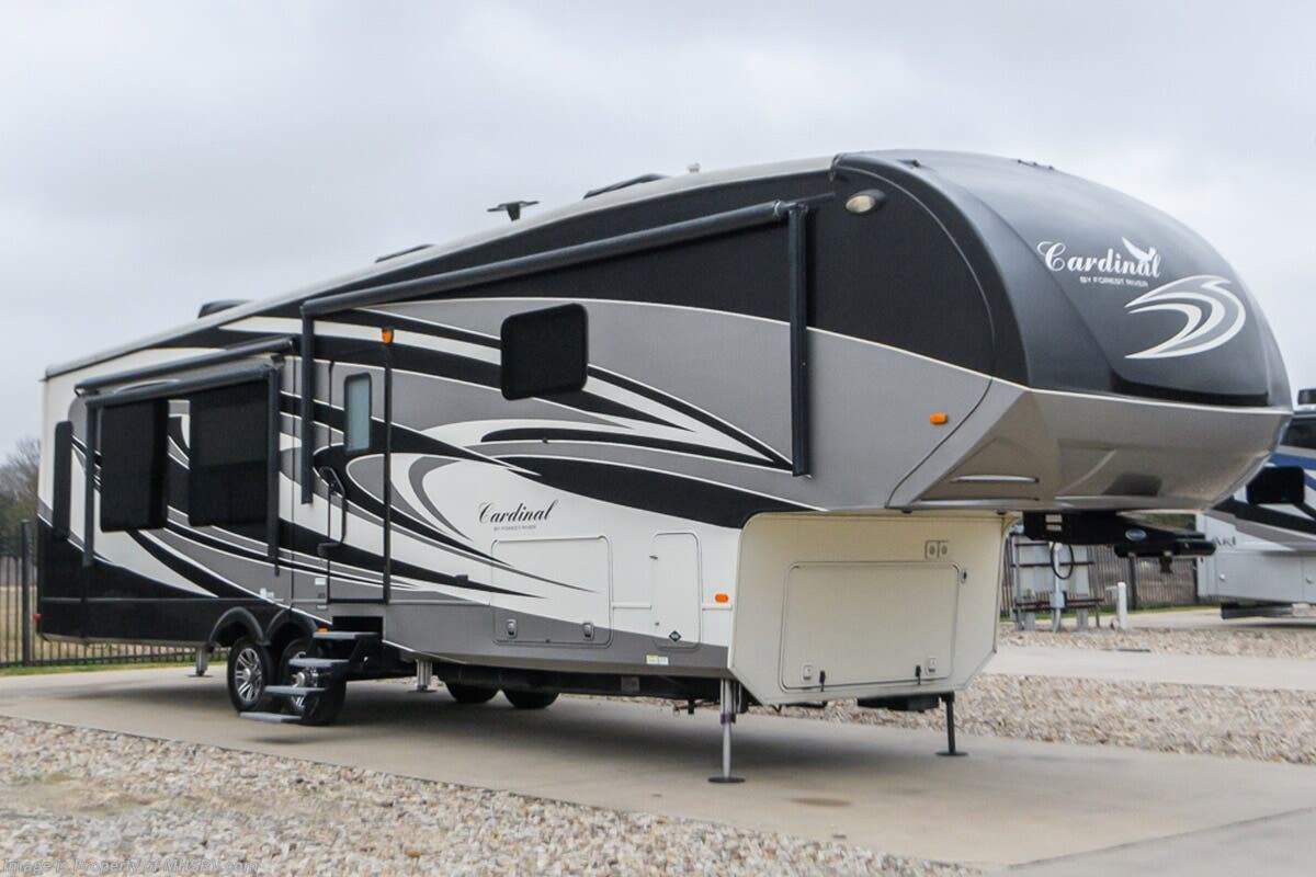 Used 2016  Forest River Cardinal 3875FB by Forest River from Motor Home Specialist in Alvarado, TX
