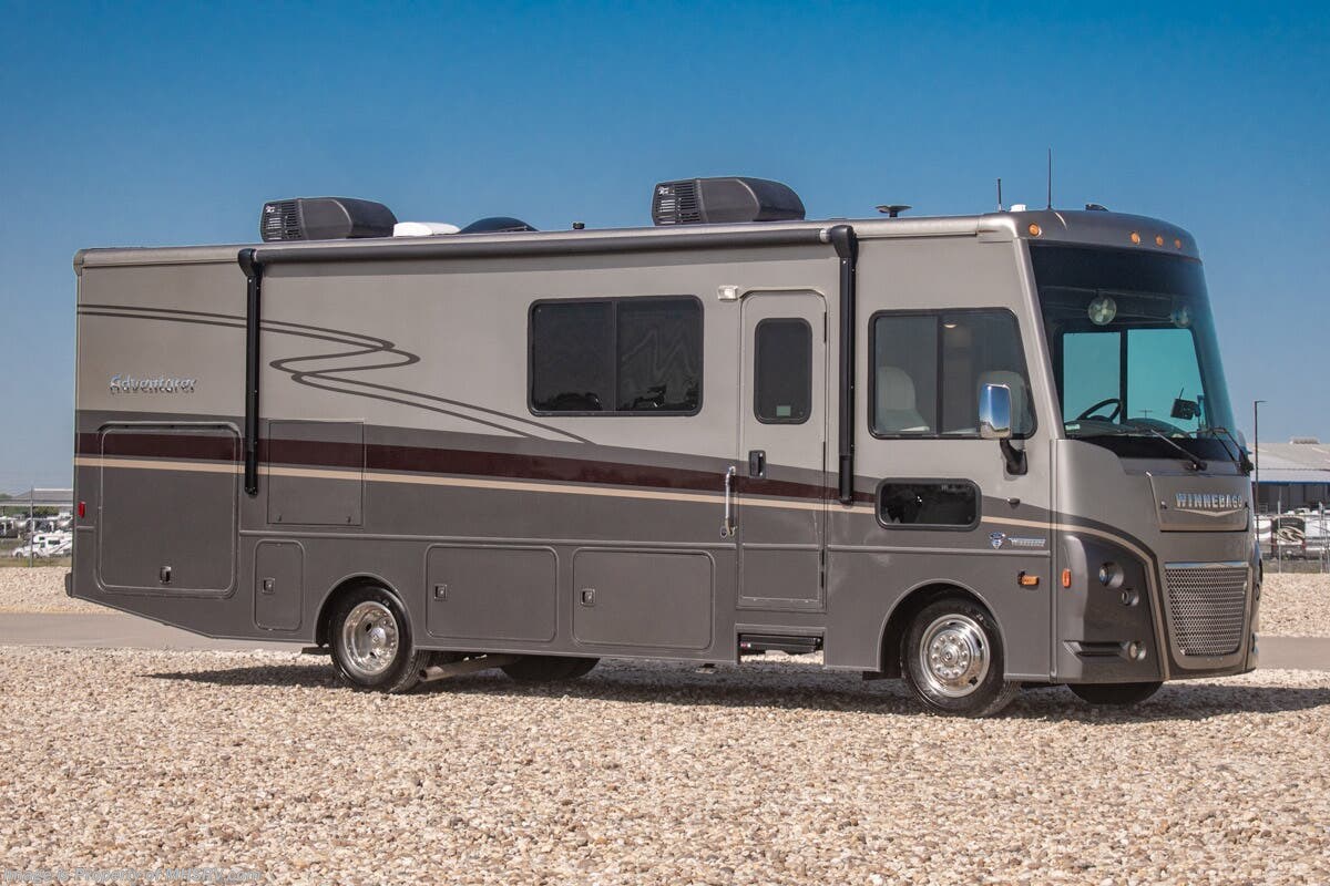 Used 2022  Winnebago Adventurer 29B by Winnebago from Motor Home Specialist in Alvarado, TX