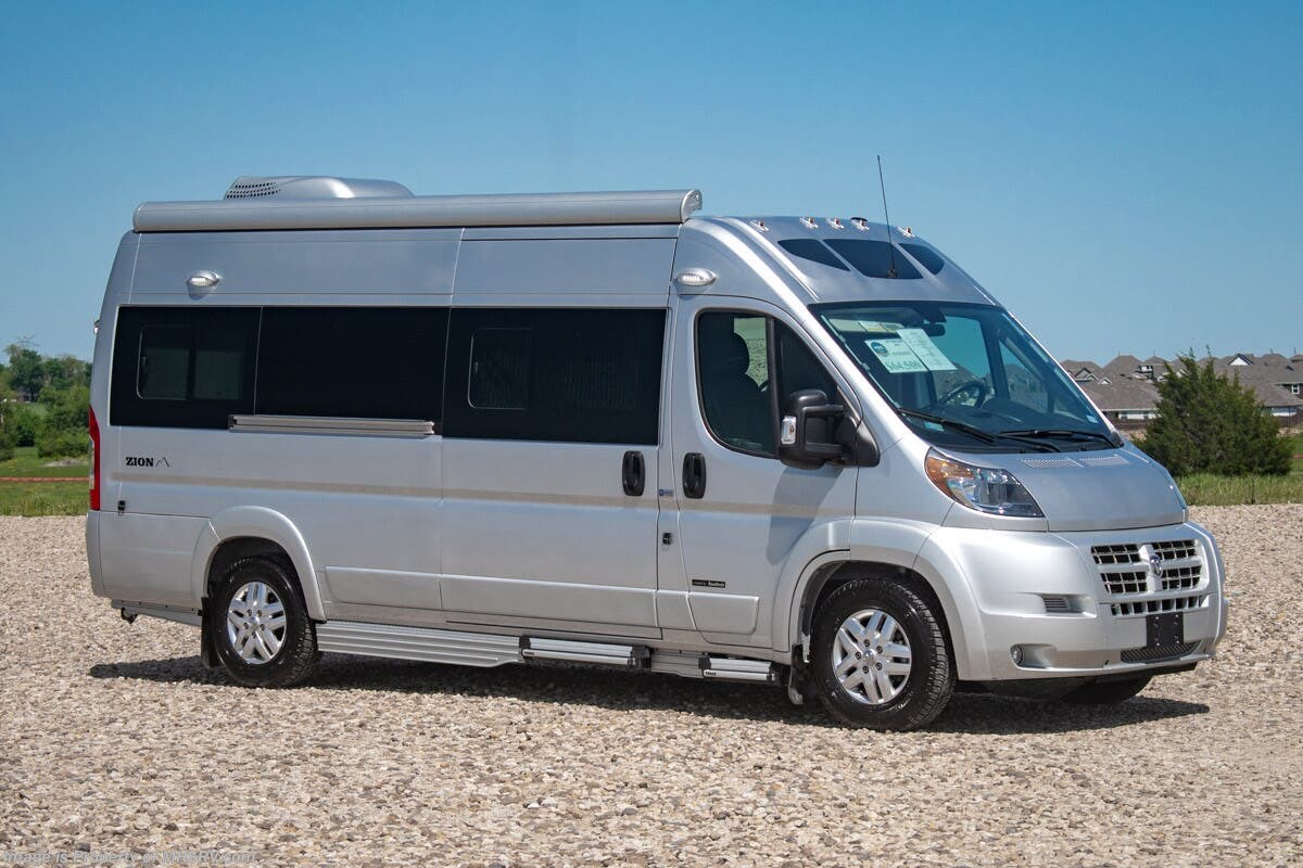 Used 2017  Roadtrek Zion SRT Zion by Roadtrek from Motor Home Specialist in Alvarado, TX