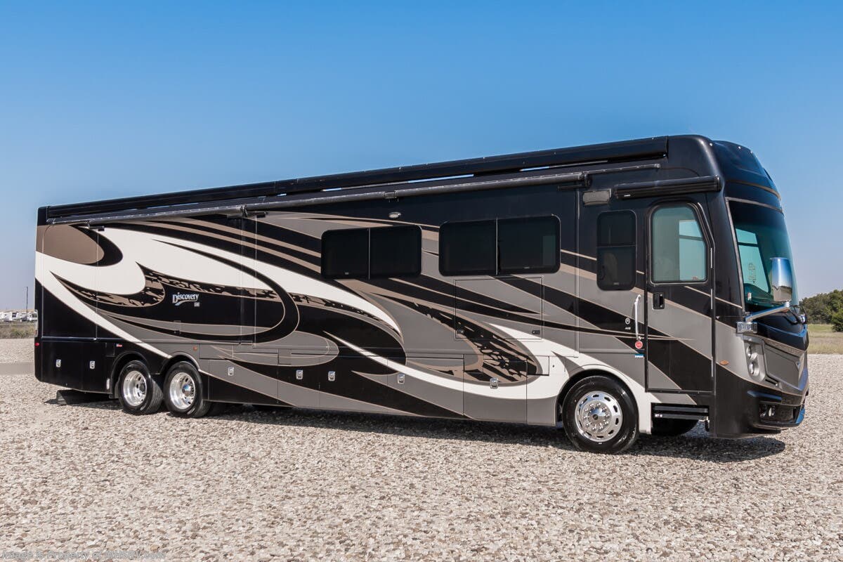 Used 2019 Fleetwood Discovery LXE 44B available in Alvarado, Texas