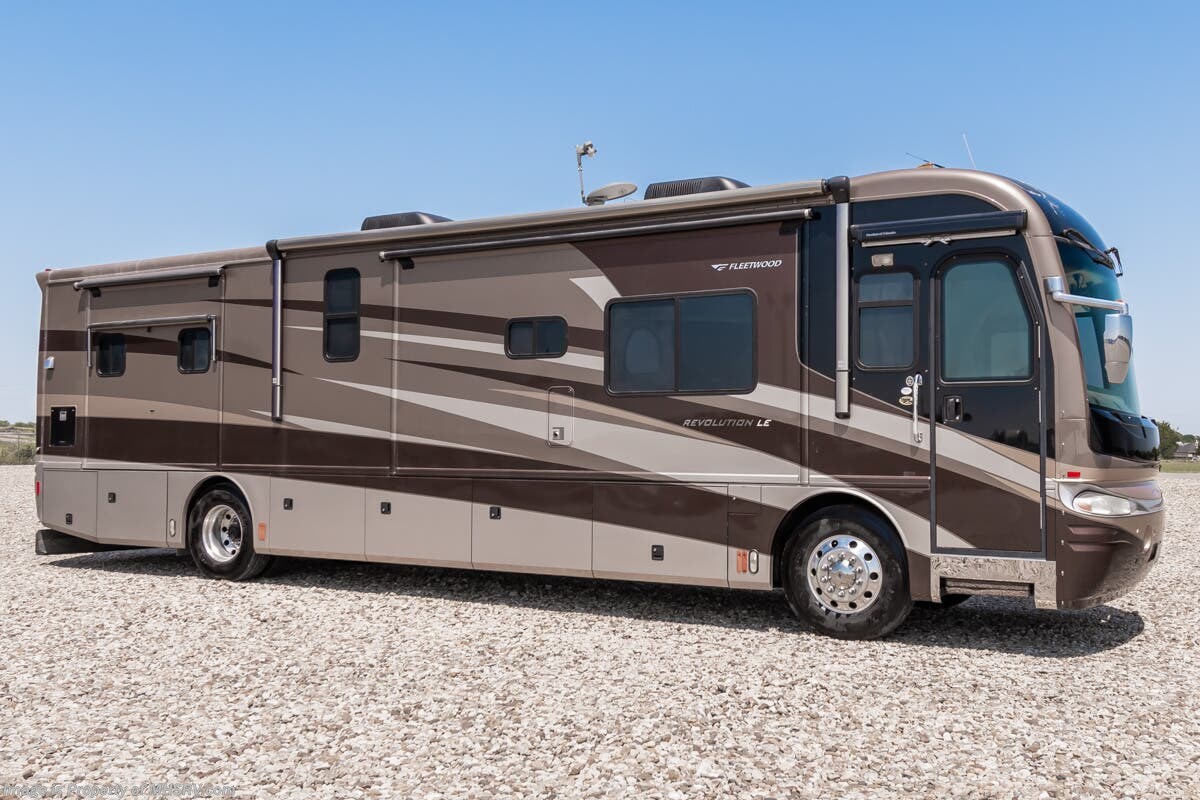 Used 2006 Fleetwood Revolution LE 40LE available in Alvarado, Texas